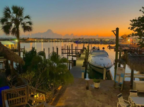 Abaco - Large waterfront 2x2 end unit with boat slip